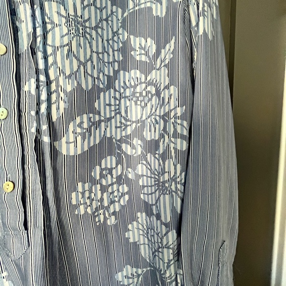 Womens button up , loose top, great for work or summer cover up - Picture 3 of 4
